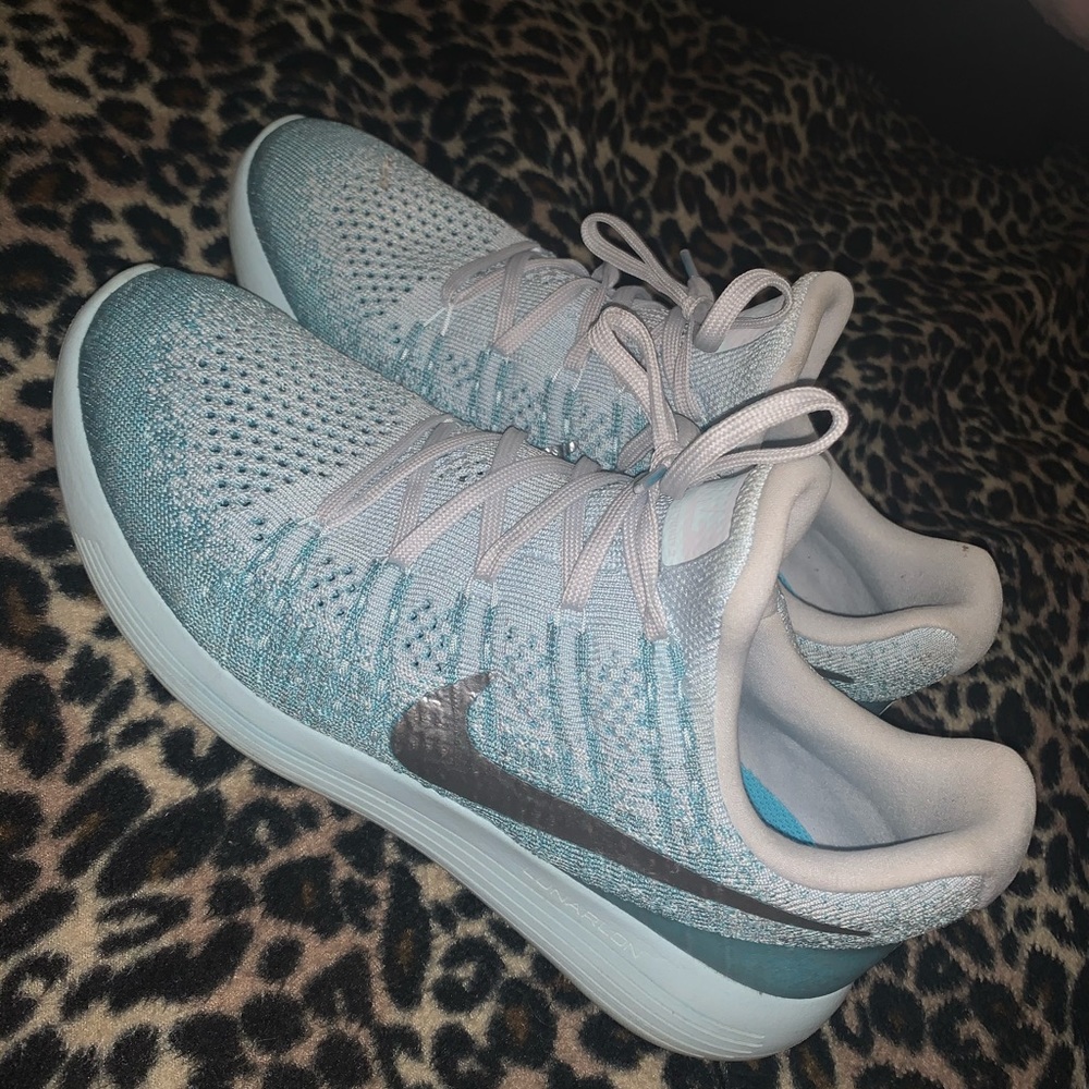 Women’s running shoe
